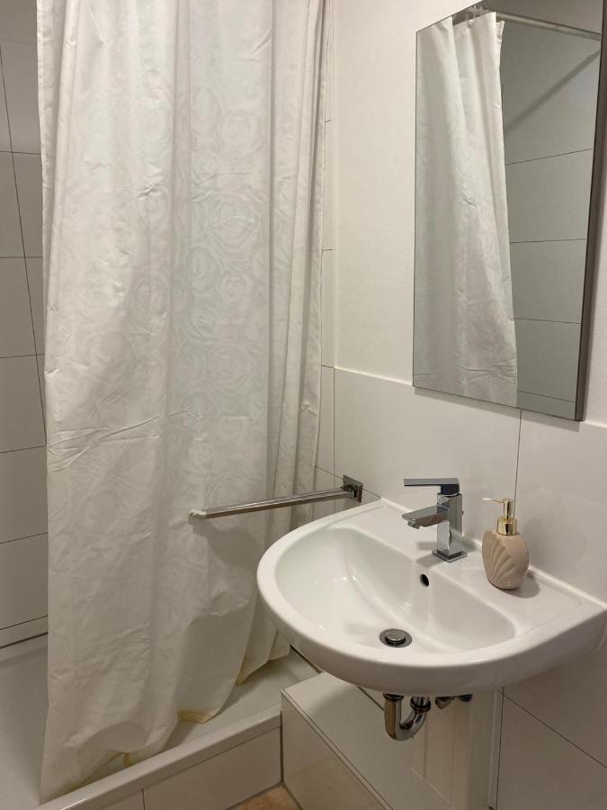 Ferienwohnung Monteurzimmer คาร์ลสรูเฮอ ภายนอก รูปภาพ