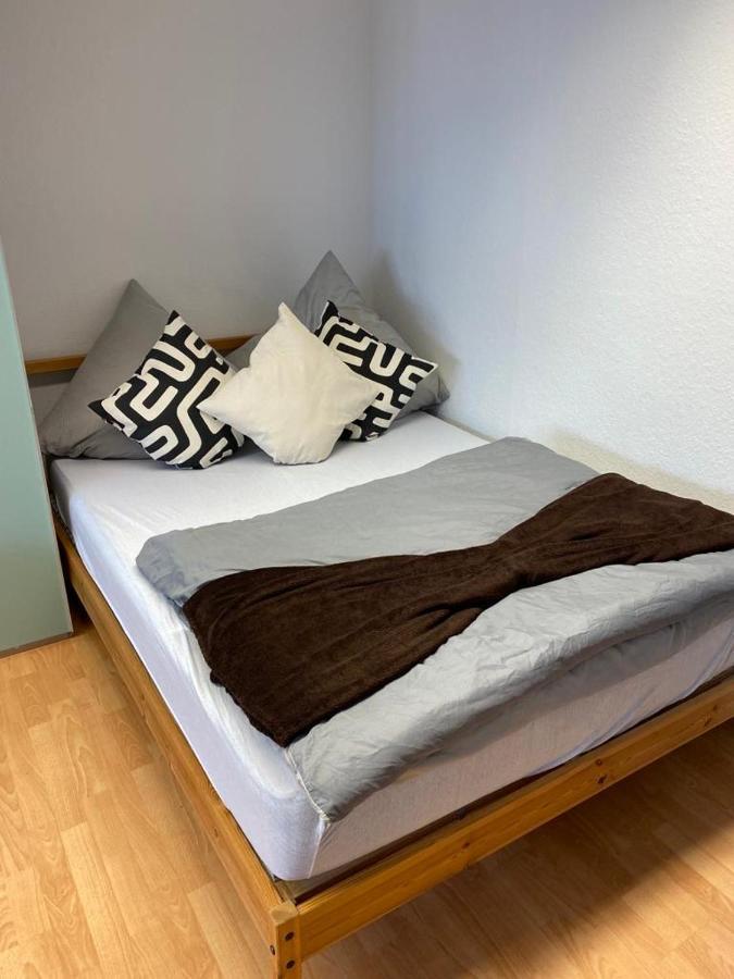 Ferienwohnung Monteurzimmer คาร์ลสรูเฮอ ภายนอก รูปภาพ